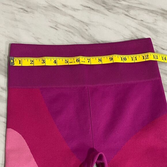 Fabletics Very Berry Multi Colorblock High-Waist Seamless Capri Leggings M - Picture 9 of 12